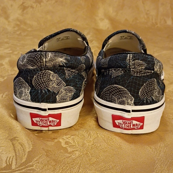 VANS RARE Black and White Skull Pattern Slip-Ons Women's 7.0 Men's 5.5 - Picture 8 of 14